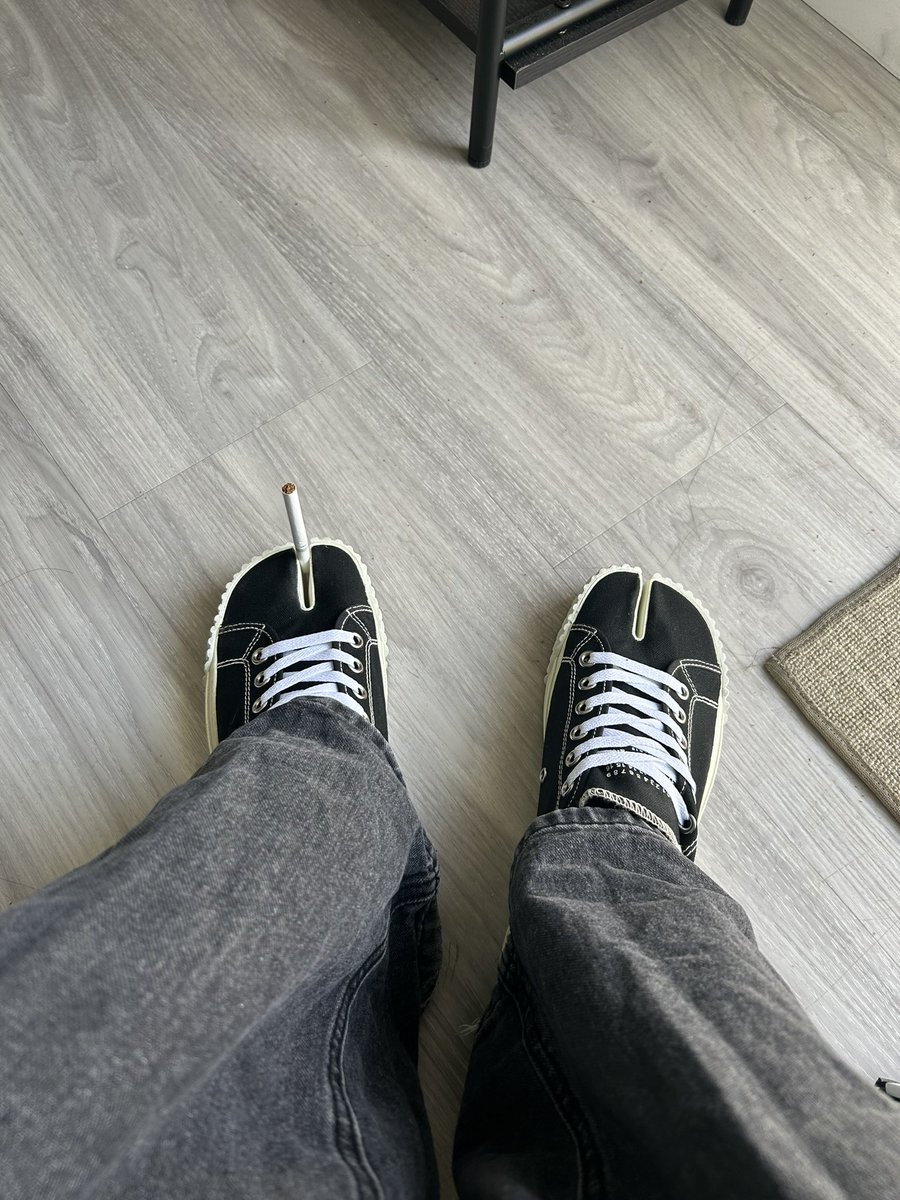 dannycluu's tweet photo. Only reason to cop Tabi’s 😭 https://t.co/8T4ypY7Rqn