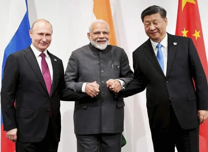 Anonymous00708's tweet photo. Name this band!
#Kloake #BRICS https://t.co/koMOpG48zs
