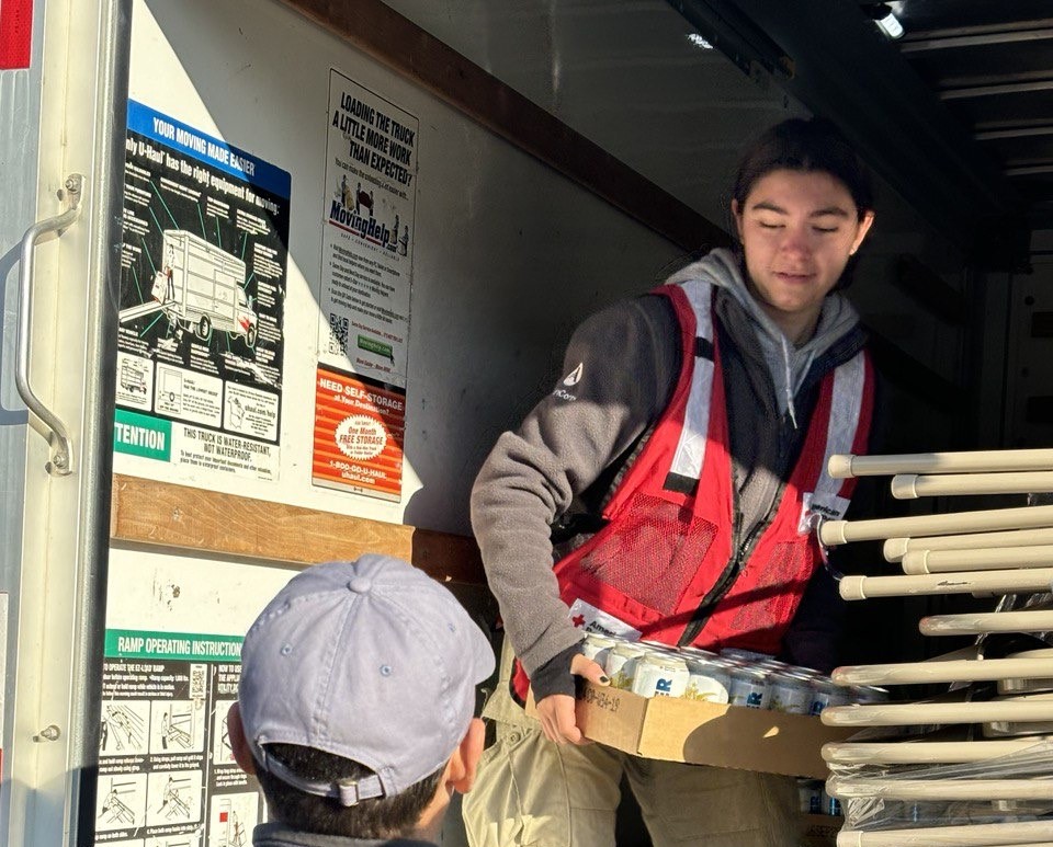 AmeriCorps's tweet photo. We're ramping up our disaster response efforts in North Carolina &amp; Florida following Hurricanes Helene and Milton. This week, 140 additional AmeriCorps members are joining the recovery efforts to support impacted communities. Read more: https://t.co/HjaxGw3e6K https://t.co/WcYF7SZ4Ru
