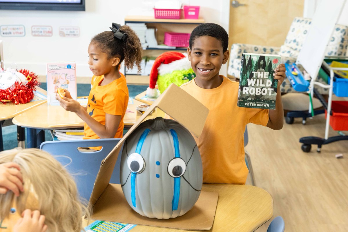 UnityDelray's tweet image. 🎃📚 Our 2nd graders embraced the Fall spirit with the &quot;Orange You Glad You Can Read&quot; book report event! They turned pumpkins into their favorite book characters and shared creative book reports with friends and family! 🍂✨ Great job, 2nd grade! 👏👏 #FallFun #UnitySchool