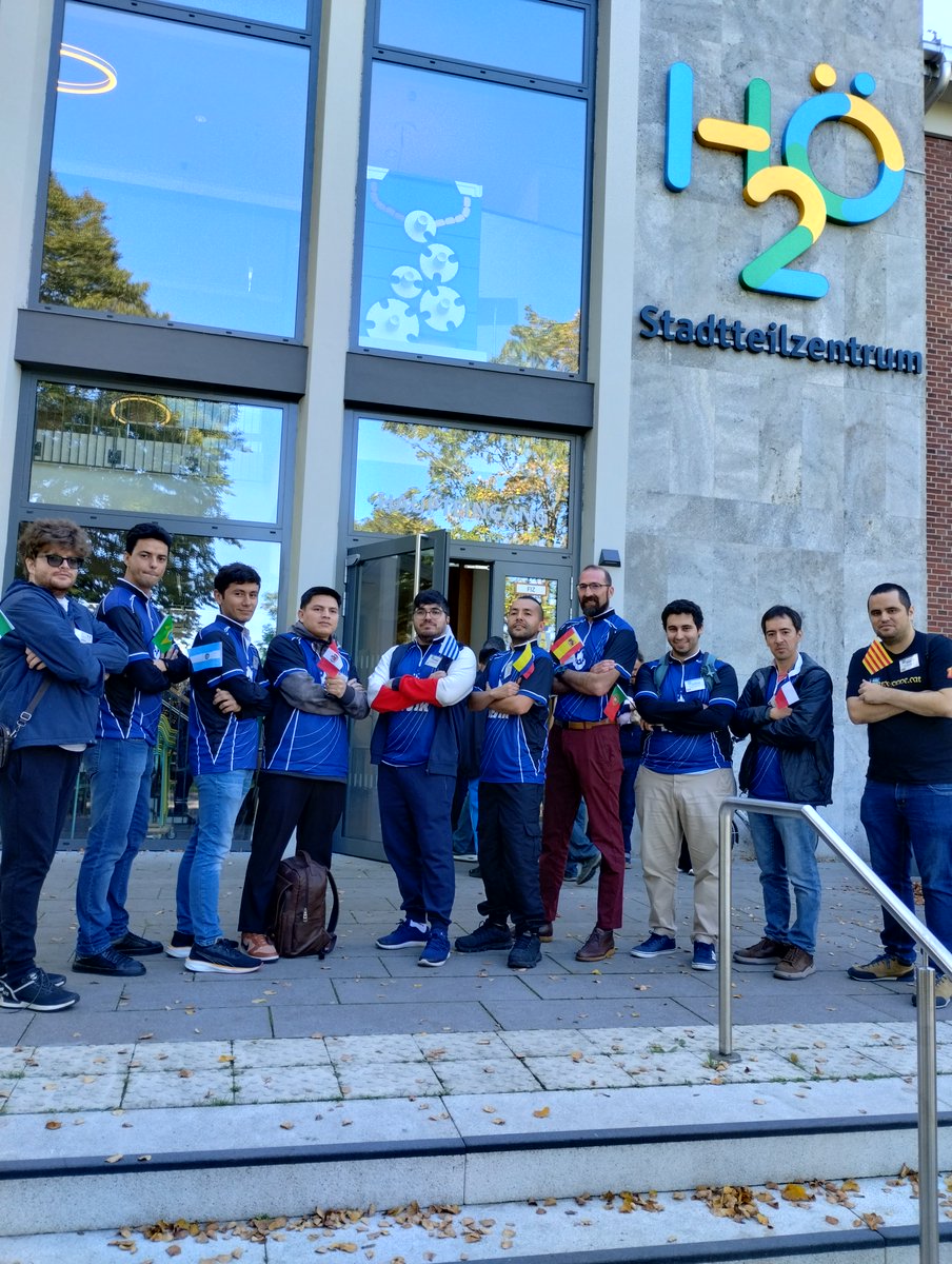 Un aplauso para nuestros representantes deviarianos en el mundial de Carcassonne en Essen Spiel 2024, orgullosos de cada uno de ellos por participar de una competencia de nivel mundial 🥳🎉👏

Felicidades a todos y emocionados por lo que vendrá este próximo Essen Spiel 2025 🤩🫶