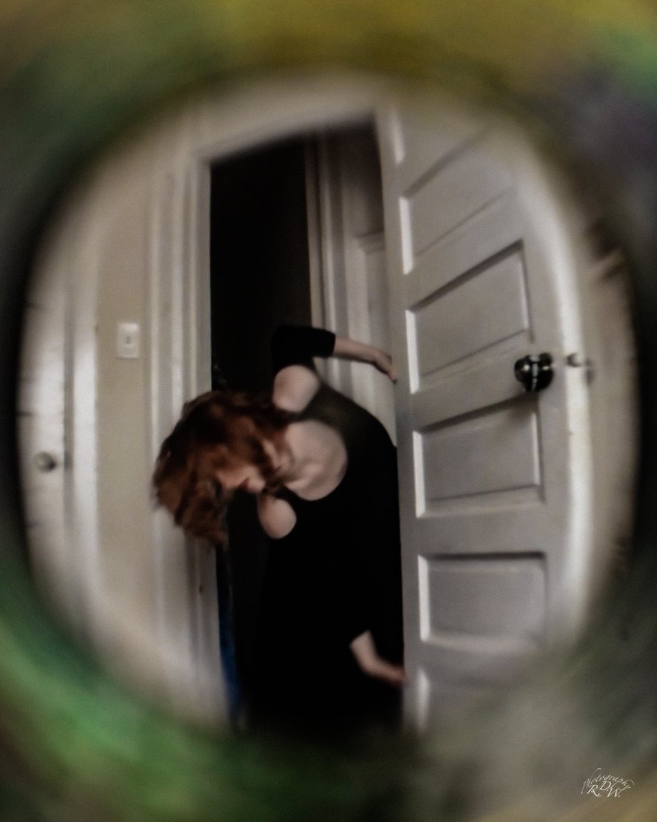 rdwalkerimages's tweet image. Spooky Virtual shoot from back in 2020.
.
.
In Frame: @cassandra.fowler on IG