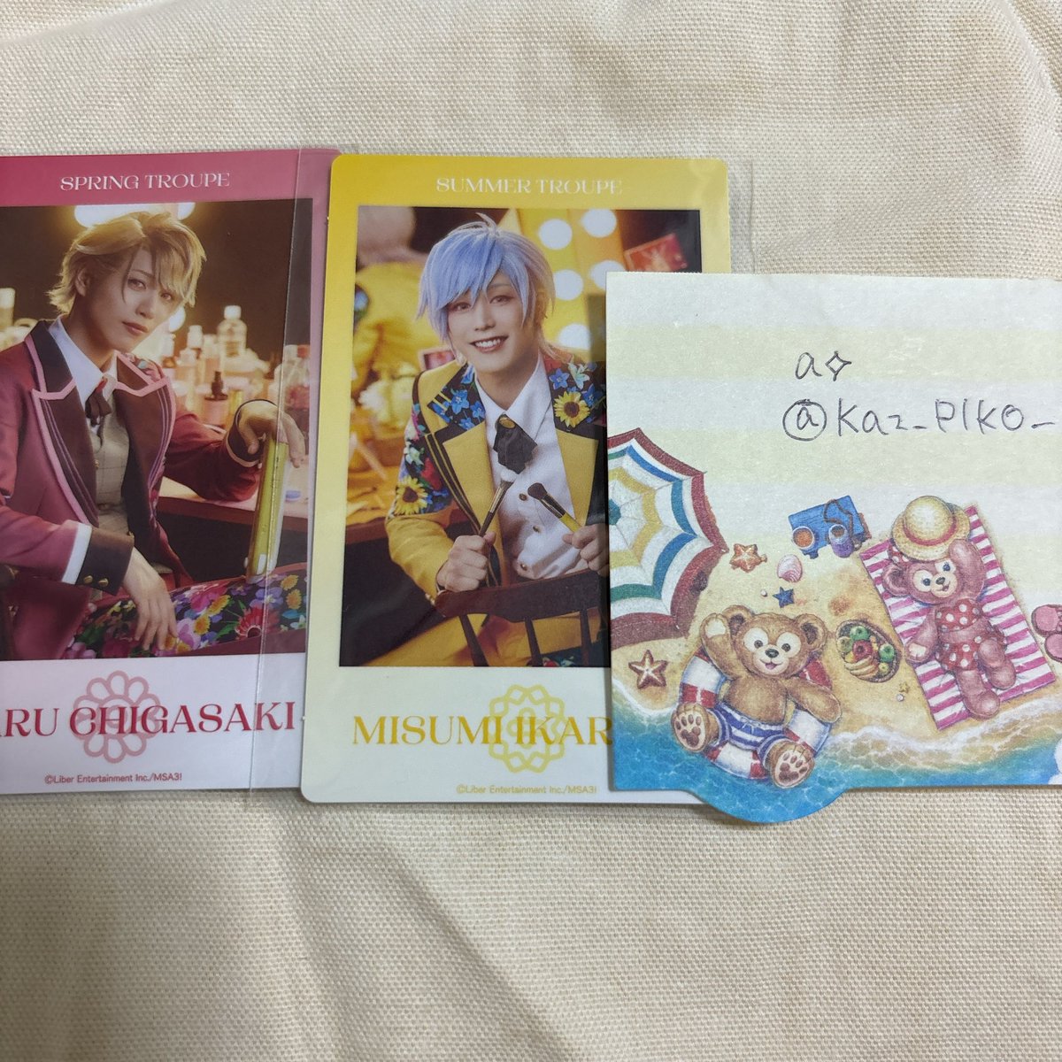 Kaz_PIKO_'s tweet photo. @__toy8 はじめまして、こんばんは。夜分に申し訳ございません。当方N至さん三角くん所持しておりまして、一成箔押しとの交換は可能でしょうか？箔押し同士の記載がなかったのでお声かけしましたが箔押し同士のみの交換でしたら申し訳ございません。最優先でなく難しいと思いますがご検討頂けますと幸いです。 https://t.co/SISSM1Tesp
