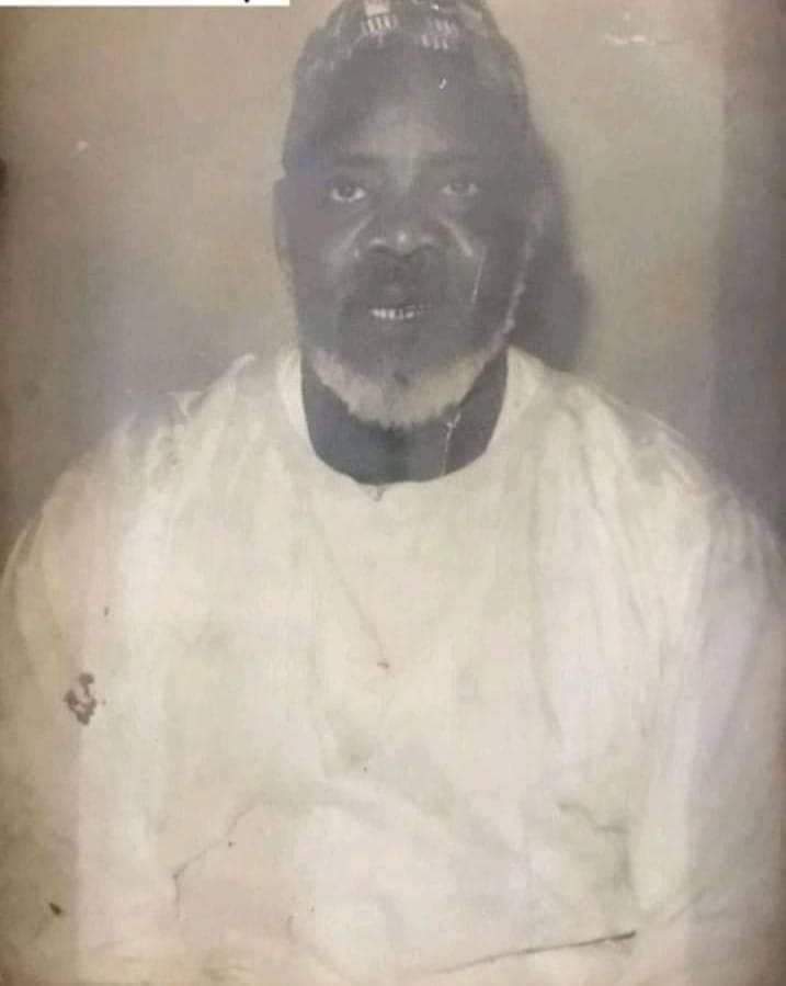 AnatomyOfSufism's tweet photo. My pen and my person are indeed in service of saluting him (Muhammad ﷺ), It is by saluting the Messenger of Allah ﷺ I am raised high and make amend. 

   - Shāykh Al-islam Hajj Ibrahim Niasse Al-kaolaqi رضي الله عنه https://t.co/T2cwt5OwNs