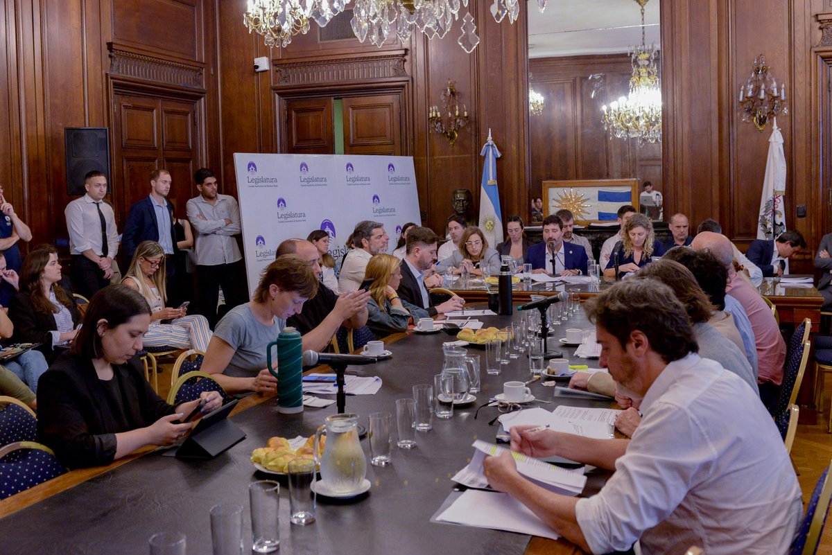 5ta RONDA INFORMATIVA DE PRESUPUESTO
Durante la mañana llevamos adelante una nueva reunión de la Comisión de Presupuesto. En esta oportunidad recibimos al Ministro de Espacio Público @ignaciobaistrocchi y al equipo del ministerio.