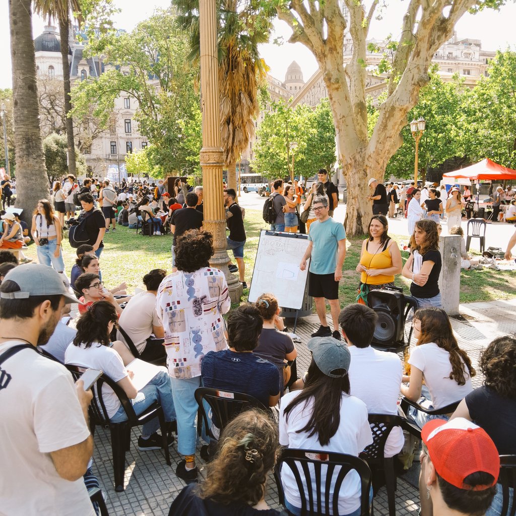 DefLaCienArg's tweet photo. 🇦🇷 22 de octubre de 2024
LA UNIVERSIDAD VIENE A PLAZA DE MAYO
Virología / Física
Psicología / Química https://t.co/lVrpRvzz4s