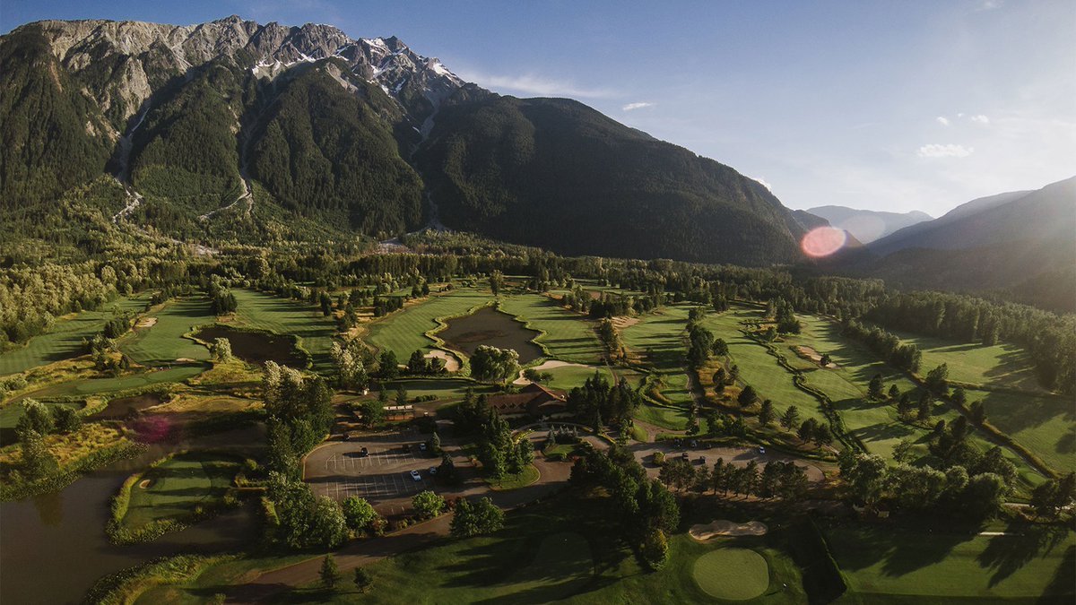 As seasonal courses wrap for the year, it's time to start planning your 2025 golf trip! Secure your preferred tee times, courses and accommodations now to avoid disappointment 😉 heyor.ca/Q0RdgK 

⛳️  Big Sky Golf | Chad Chomlack
#golfbc #explorebc