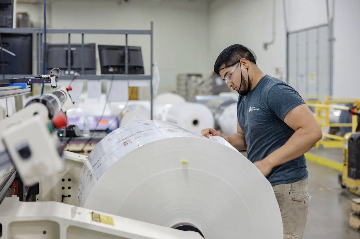 Morris_Pkg's tweet image. Roll with the best team in Minnesota! 🌟 Join a team where your skills are valued and your growth is guaranteed. Ready to make a move? Visit info.morrispkg.com/plymouthjobs

#Manufacturing #CareersInManufacturing #PlymouthMN #MinnesotaJobs