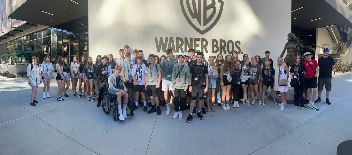 PATCarletonHigh's tweet photo. Team Carleton are in LA! The tour of the City of Angels has started with a visit to the world famous Warner Bros Studios @warnerbros. They were able to visit a live film set too, where ‘The Incredibles’ is being filmed #LA #Stardom #OnceInALifeTime https://t.co/wOvKL6tJyC