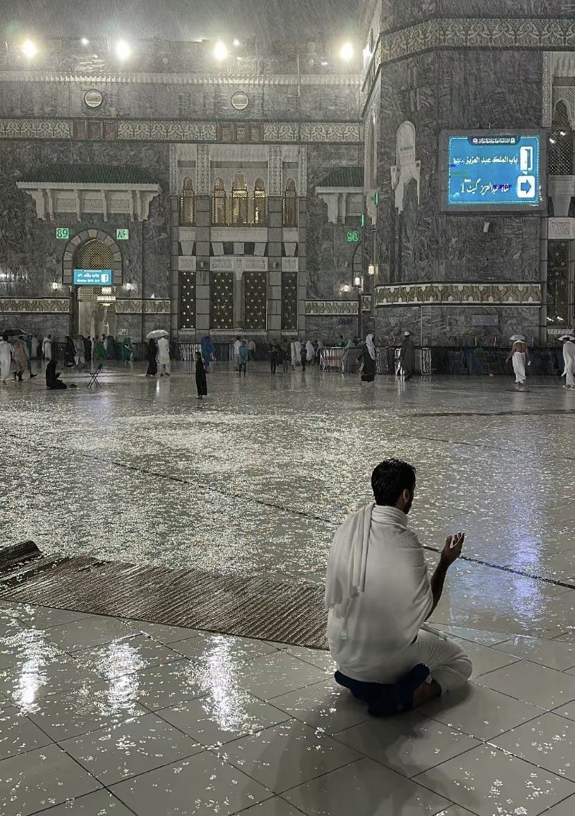 يارب مكه 
وهي تمطر ♥️