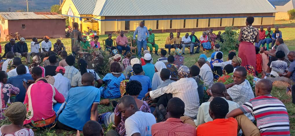 Musaza, 22/10/2024,habaye inteko z'abaturage kurwego rw'umurenge yabereye Nganda iyobowe na E/S Musaza Sector Bwana NYAMUTERA Emmanuel ndetse n’umukozi ushinzwe Ejo heza Bwana NTABYERA Emmanuel, twaganiriye kuri gahunda za reta hakirwa ibibazo birakemuka ibindi bihabwa umurongo.