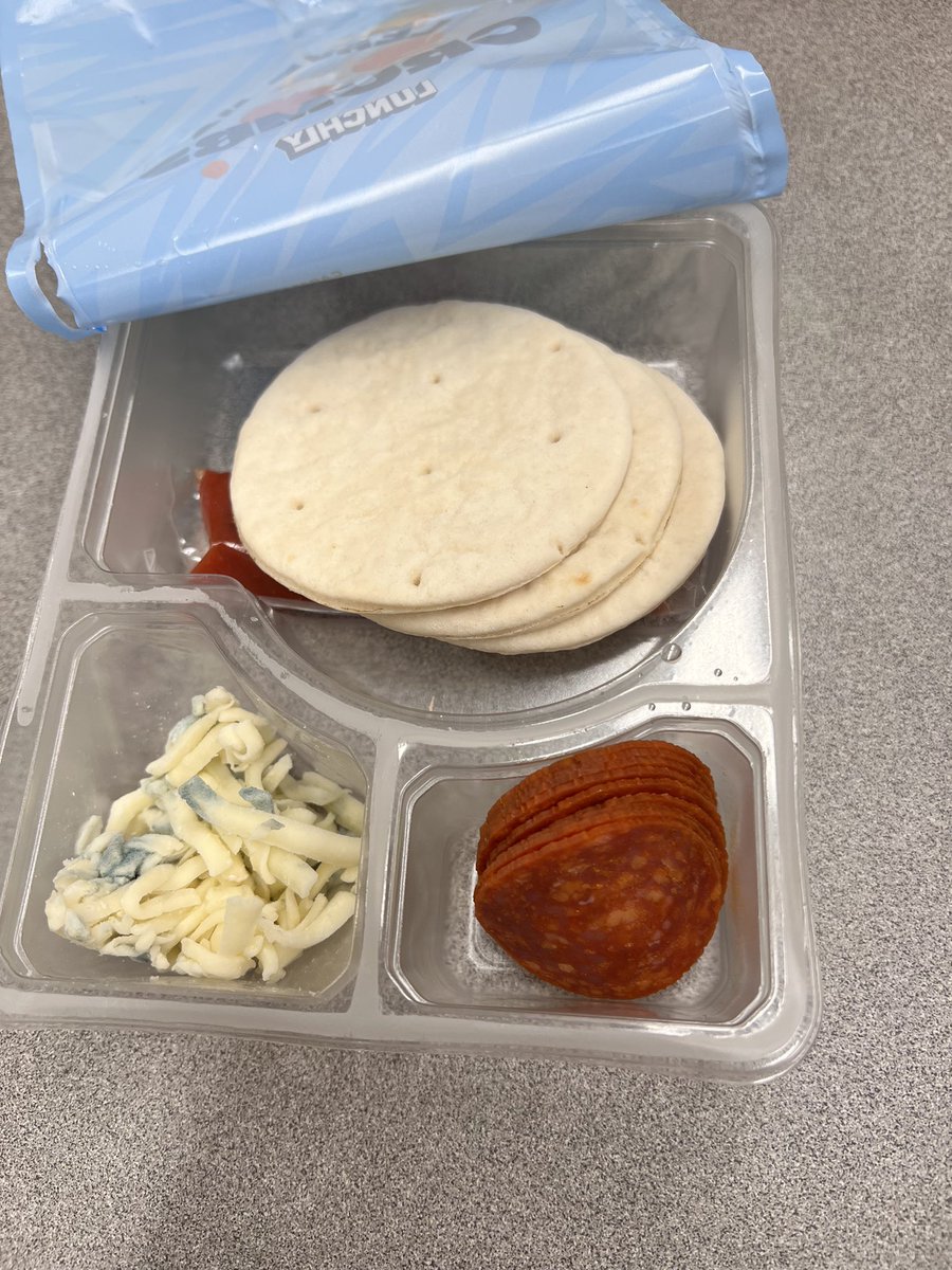 fairypearll's tweet photo. @RosannaPansino The mold got my boyfriend’s lunchly too. 
Rip #lunchly https://t.co/DAs05xJl5W