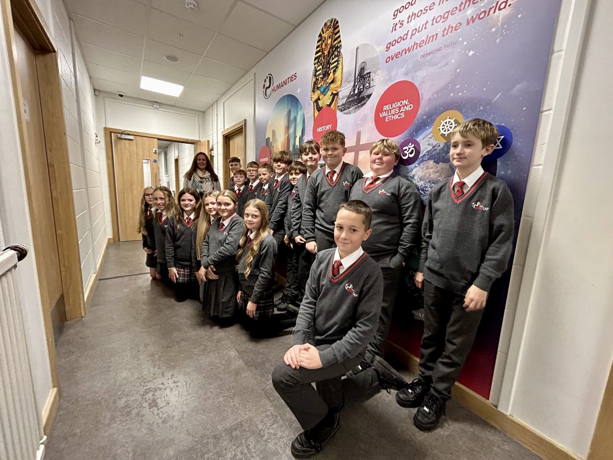 It was lovely to welcome the Minister for Further and Higher Education, Vikki Howells, to Mrs Tiltman's humanities lesson with year 7 yesterday. The Minister explored how this learning linked with the Welsh government's announcement to create a Welsh history timeline.