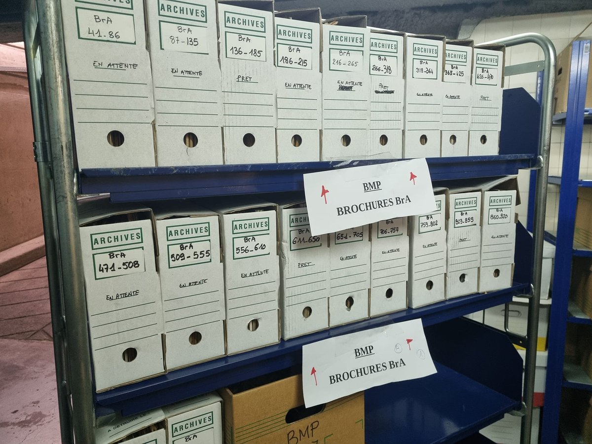 Enfin ! Après plus de 20 ans de confinement sans lecture possible pour quiconque, la Bibliothèque marxiste de Paris (BMP) commence une nouvelle vie.
70 mètres linéaires de brochures et de monographies sont partis aujourd'hui à <a href="/Humatheque/">Humathèque Condorcet</a> du <a href="/CampusCondorcet/">Campus Condorcet</a>.
