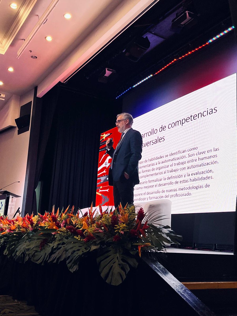OITCinterfor's tweet photo. 🔴 #Hoy | Rodrigo Filgueira, especialista de #Cinterfor, realizó una conferencia en el marco del seminario sobre nuevos empleos y tecnologías emergentes, organizado por el @INAdeCostaRica, donde destacó la importancia de las competencias transversales para una transición justa. https://t.co/wkxt4AtGuY
