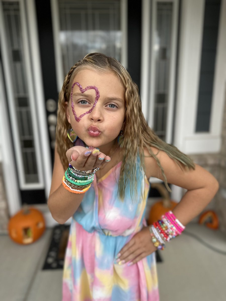 JenniferTinkham's tweet photo. @JimIrsay I would love to take my daughter and niece. They are the biggest swifties! I love them so much and I know it would be a dream come true for the girls. The girls are growing up so fast. My sister and I would love to have this memory with them. #ForTheShoe https://t.co/POGF666TiX