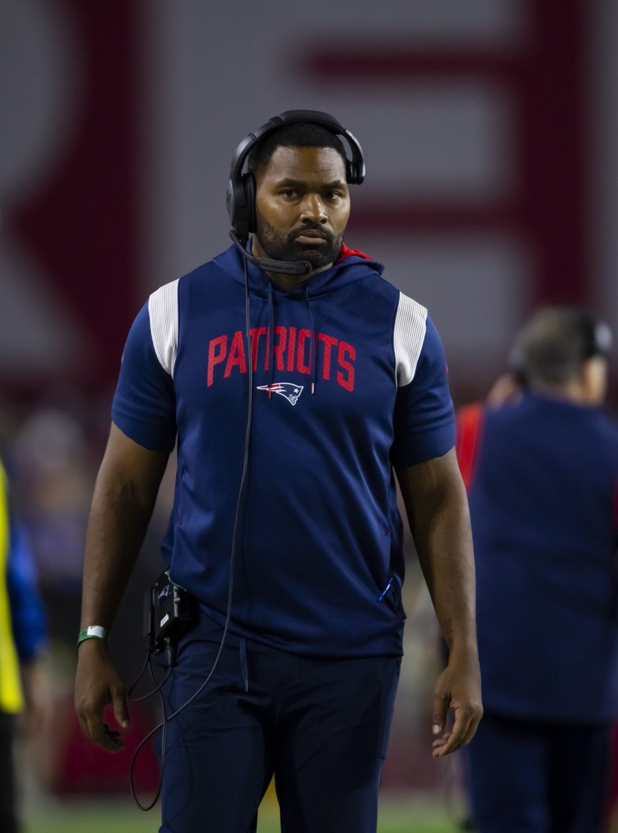 MLFootball's tweet photo. 🚨BREAKING: Jerod Mayo could be FIRED after just one season if the #Patriots continue to lose games, per @985TheSportsHub.

👀

Many throughout the New England organizations at second-guesses about mayo over the summer. https://t.co/7KFJK3zmrM