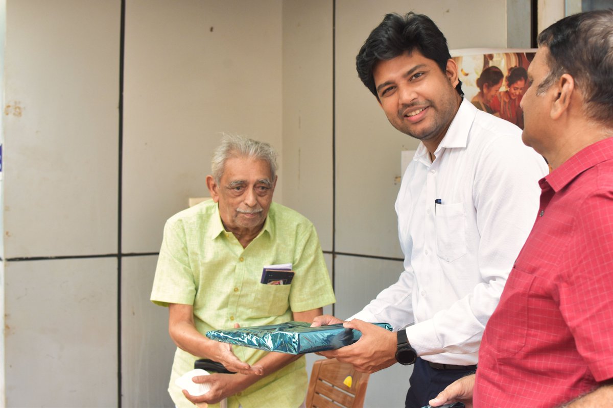 man_oj_sq's tweet photo. "Celebrating 59 years of Indane with the Trivandrum LPG Sales Area! Honored to felicitate our seniormost customer, Shri Muhammed Kannu. A joyous day of community, partnership, and appreciation. #IndaneDay #IndianOil #Trivandrum @EDLPGIOCL @syamioc @IOCL_KERALA https://t.co/9MyeoP99GM