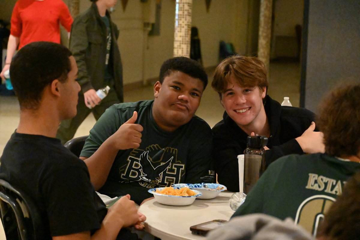 HendrickenHawks's tweet photo. We're celebrating the Options Program this week! Each year, students and Peer Mentors head off campus for a day-long retreat, including games, fellowship, and reflection. https://t.co/YqcF0pT9t1