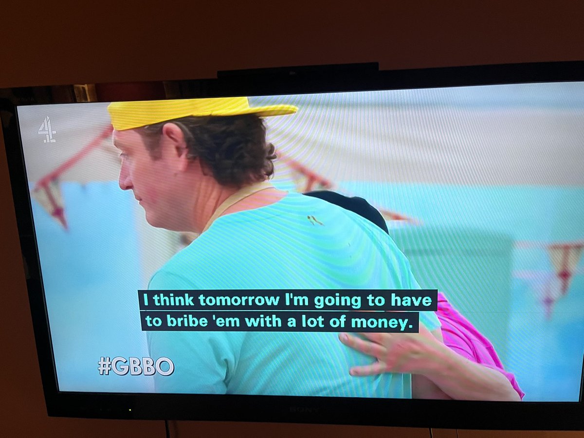 nellerobs's tweet image. I think he meant to say “loadsamoney”

#GBBO