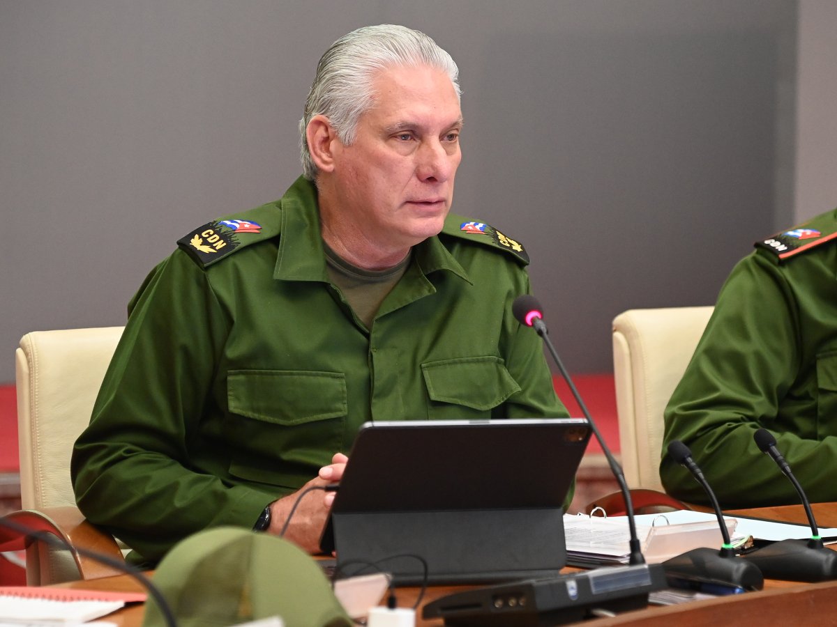 DiazCanelB's tweet photo. Acabamos de realizar una reunión extraordinaria del Consejo de Defensa Nacional para atender la situación de emergencia en Guantánamo, aun en fase de alarma ciclónica y la contingencia del sistema electroenergético nacional.

(1/6) https://t.co/Ts7Te98YMS
