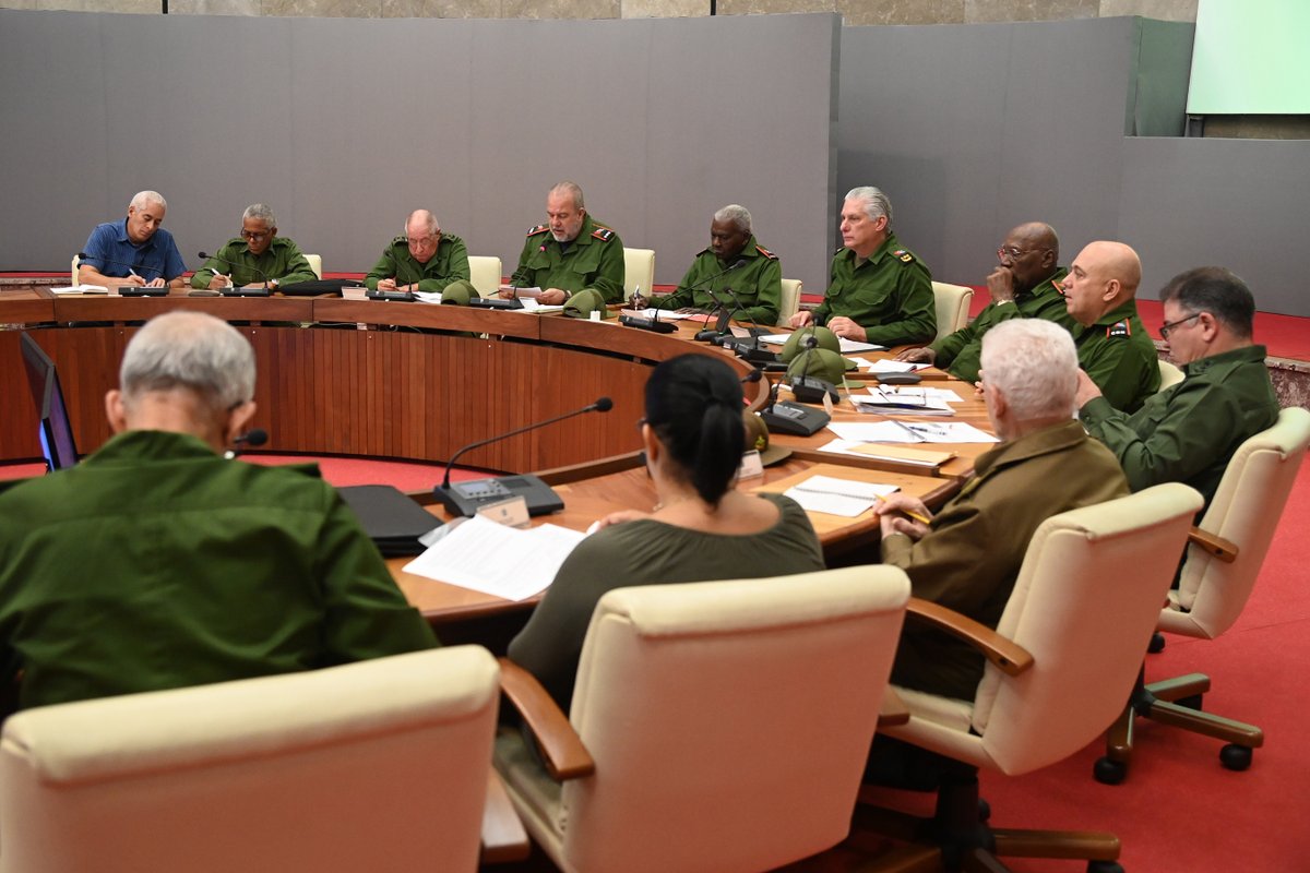 Acabamos de realizar una reunión extraordinaria del Consejo de Defensa Nacional para atender la situación de emergencia en Guantánamo, aun en fase de alarma ciclónica y la contingencia del sistema electroenergético nacional.

(1/6)