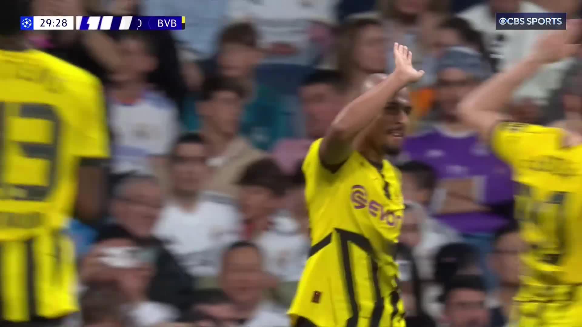 DONYELL MALEN STUNS THE BERNABÉU WITH A BEAUTIFUL FINISH 🤯