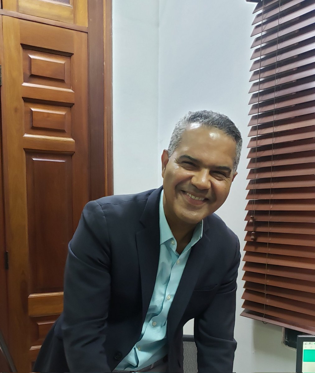 Hoy he oficializado mi candidatura al Comité Político del <a href="/PLDenLinea/">PLD</a>. Con la ayuda de Dios y de mis compañeros, miembros del Comité Central, seré parte de ese importante organismo ejecutivo de nuestro querido Partido de la Liberación Dominicana. 

#TodosConSuriel
#XCongresoPLD