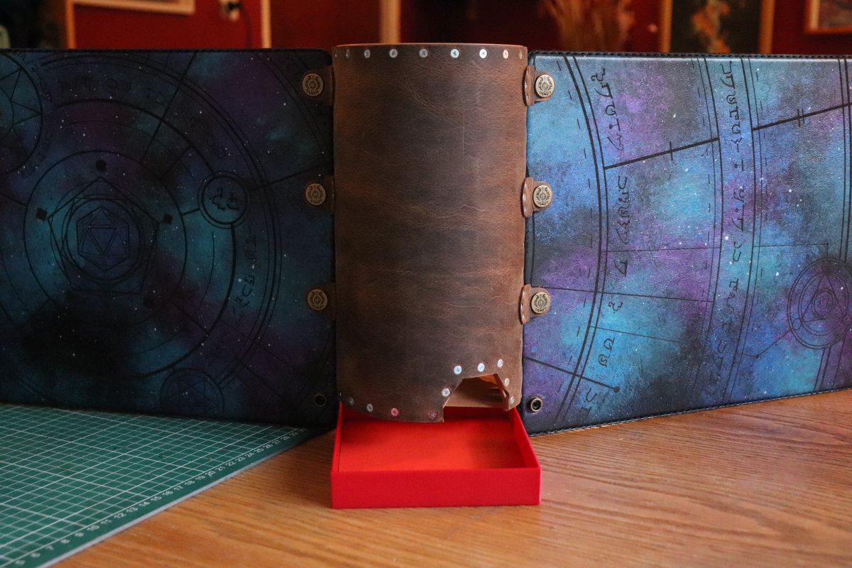 SpeechlessBard's tweet image. Hope we can reach the next stretch goal, we'd love to finish the Dice Tower connector for the DM screen! It's a double-sided dice tower, and the leather-padded lid of the initiative tracker box slides underneath to catch the dice🎲

Check it out here: kickstarter.com/projects/speec……