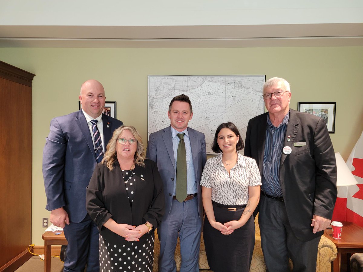 CFAFCA's tweet photo. We are very appreciative to have met with @Francis_Drouin today on #CFAHillDay24. #cdnag has so many opportunities &amp; challenges that need to be addressed for our critical industry sector. @AgProducersSK @drew_spoelstra #cdnpoli #LynJacobson #MariaAlKayed @OntarioFarms https://t.co/R3dcZDpSNl
