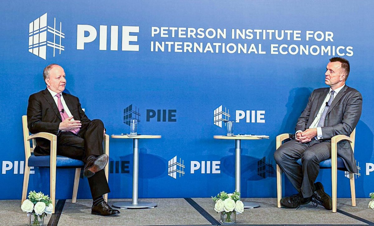 MEF_Paraguay's tweet image. El ministro @cgfernandezv resaltó las fortalezas que llevaron a #Paraguay🇵🇾 a lograr el #GradoDeInversión y reconoció el desafío que tiene el país de seguir fortaleciendo las instituciones, durante la #MacroWeek2024, organizada por @PIIE.

➡️ lc.cx/jqITap