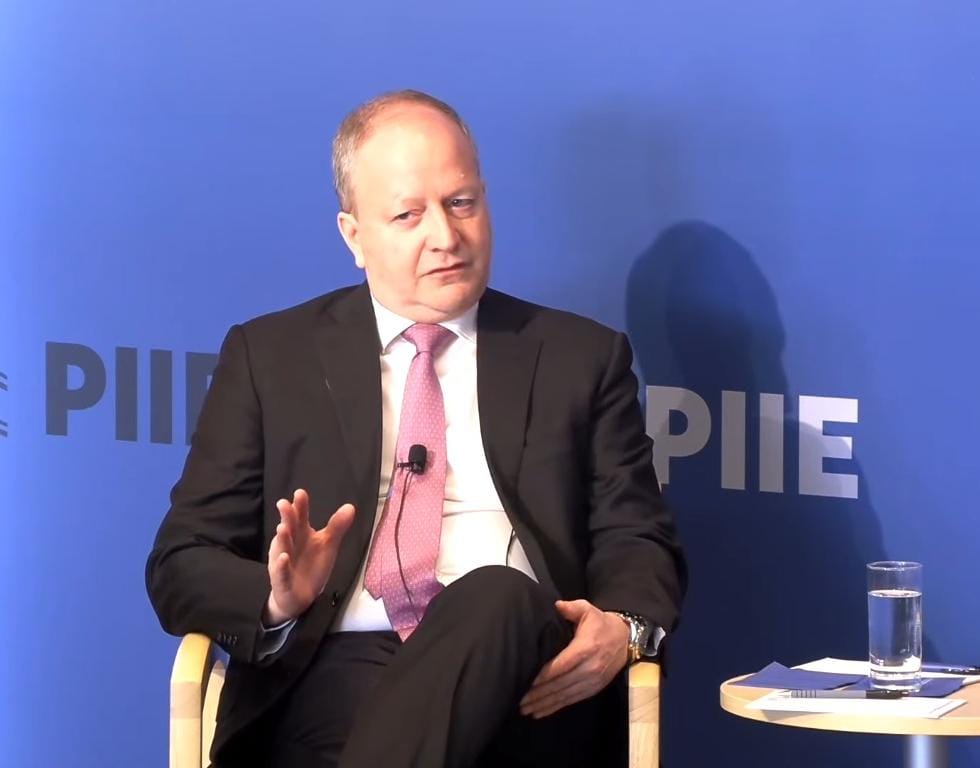 MEF_Paraguay's tweet image. El ministro @cgfernandezv resaltó las fortalezas que llevaron a #Paraguay🇵🇾 a lograr el #GradoDeInversión y reconoció el desafío que tiene el país de seguir fortaleciendo las instituciones, durante la #MacroWeek2024, organizada por @PIIE.

➡️ lc.cx/jqITap