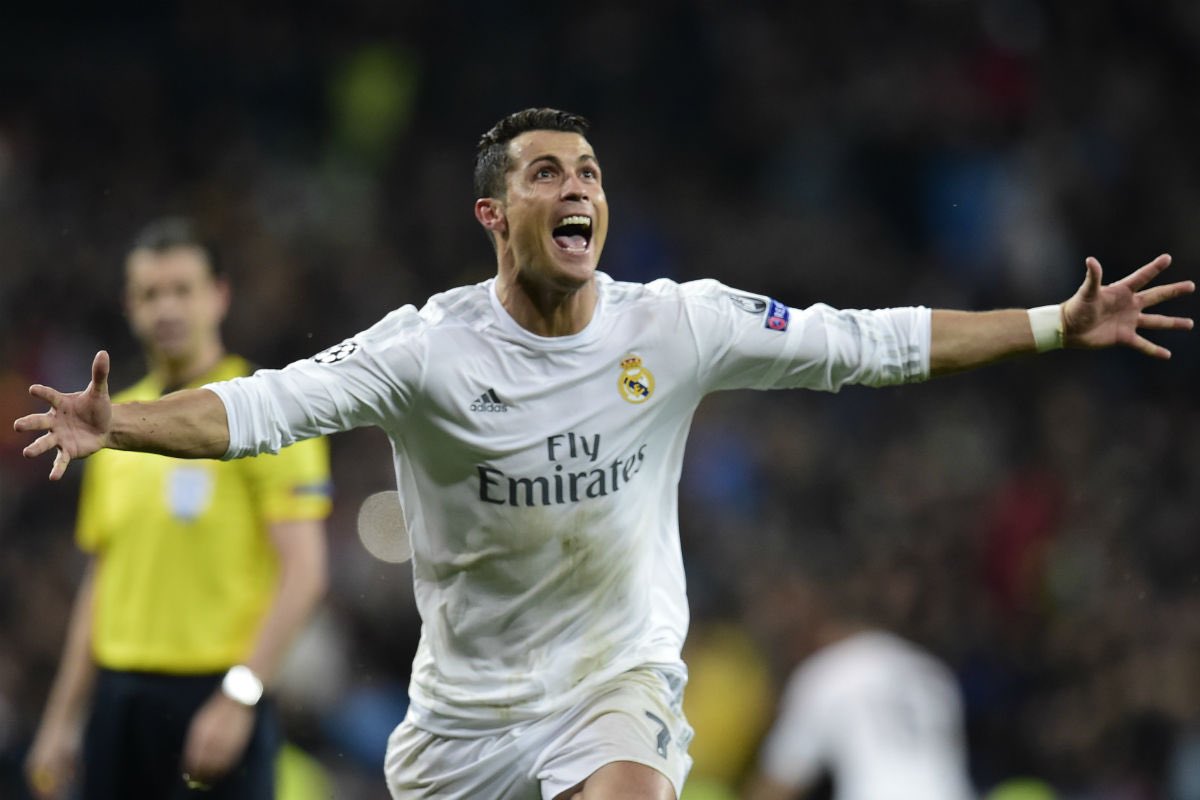 No volváis a comparar a este enfermo con nadie más. Cristiano hoy ya hubiese pegado cuatro gritos a todos, estaría presionando como un enfermo y salvaría la papeleta con un hattrick.