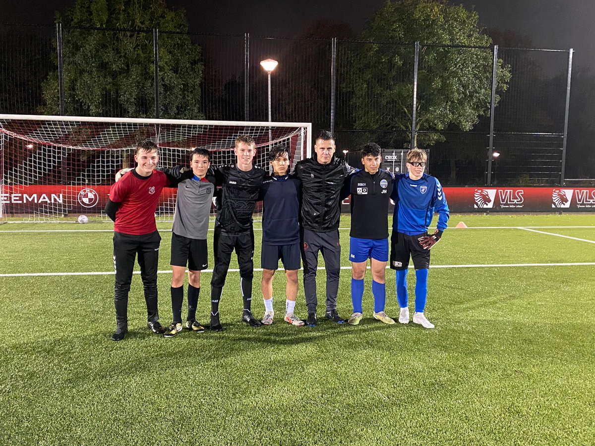 Gisteravond de keeperstrainers van de partnerclubs van <a href="/SpartaRotterdam/">Sparta Rotterdam</a> met onze werkwijze binnen de keepersopleiding mogen informeren en inspireren. Inhoud gekoppeld aan praktijk waarbij de stelling ‘ik train wedstrijdgericht’ centraal stond. <a href="/OpleidingSparta/">Jeugdopleiding Sparta Rotterdam</a>