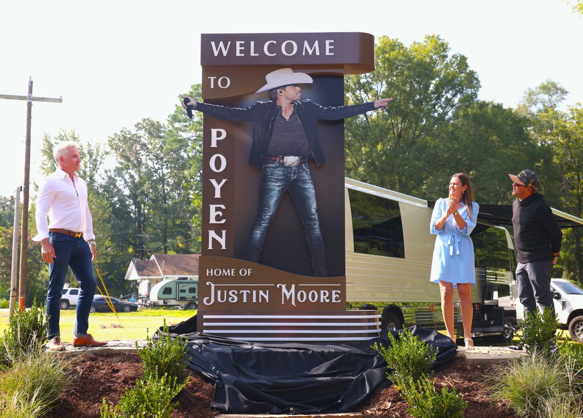 DAVID BAZZEL (@davidbazzel) on Twitter photo Atta Boy <a href="/JustinColeMoore/">Justin Moore</a> !! This weekend his latest hit, "This is My Dirt", became his 13th #1 on the country music charts. It's hard enough to get one #1, much less reach 13. He's doing this while living in his hometown of Poyen, AR, population 290.
He also does a truly Atta Boy <a href="/JustinColeMoore/">Justin Moore</a> !! This weekend his latest hit, "This is My Dirt", became his 13th #1 on the country music charts. It's hard enough to get one #1, much less reach 13. He's doing this while living in his hometown of Poyen, AR, population 290.
He also does a truly