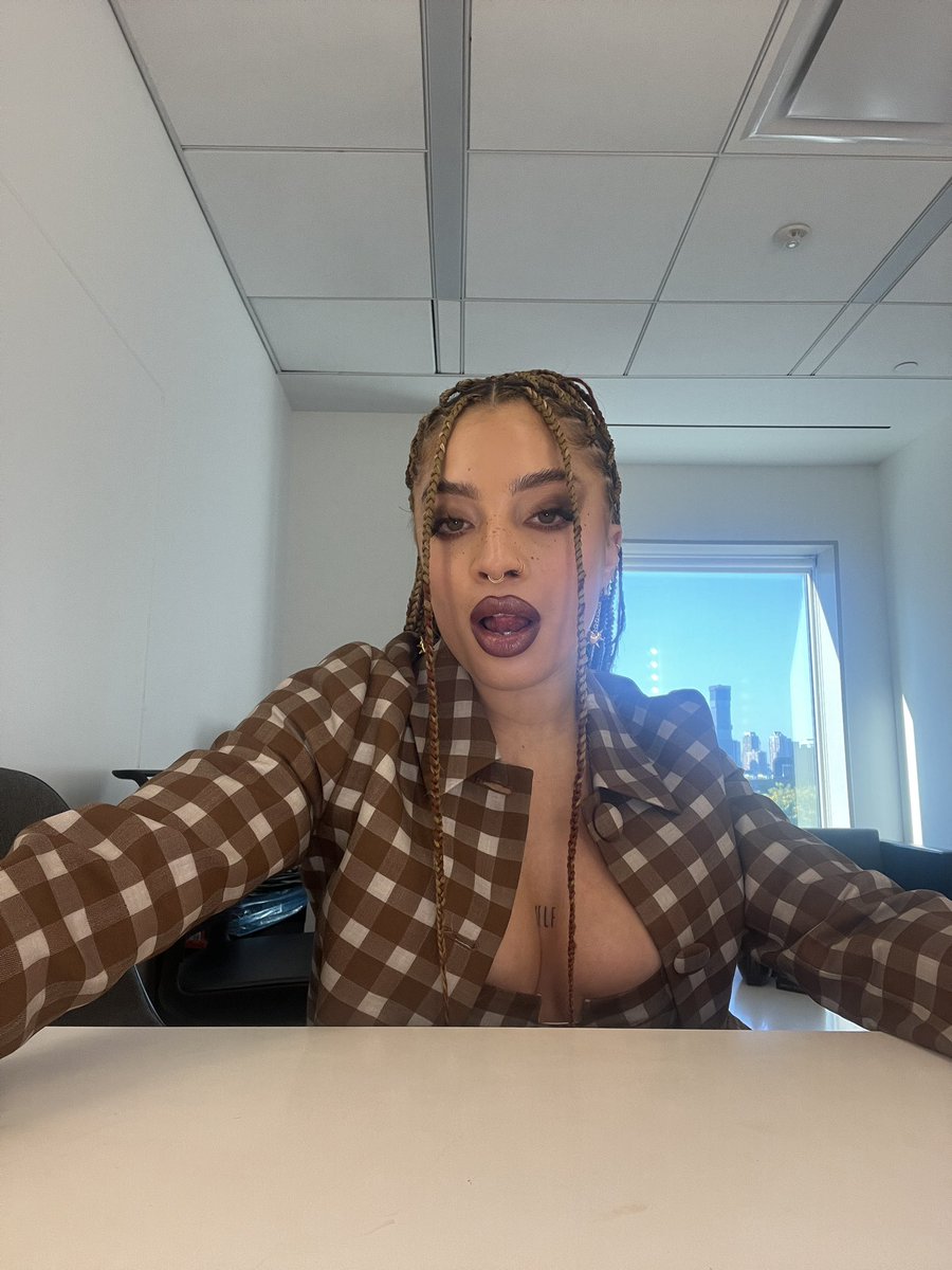 KianaLede tweet picture