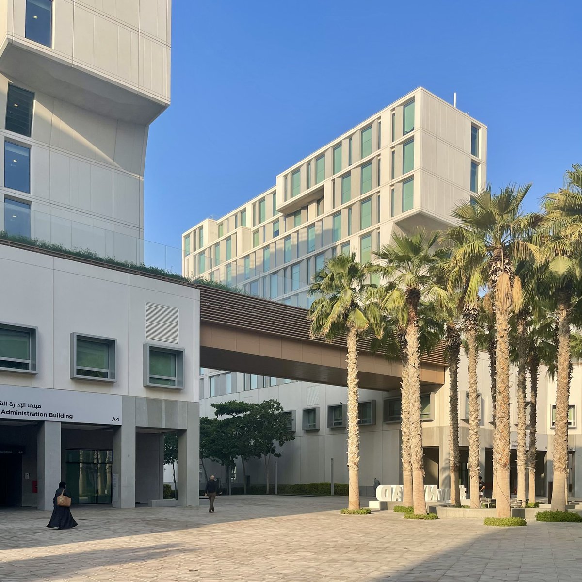 jiathwee's tweet photo. organised by Nelida Fuccaro and Mattin Biglari. The ungated fortress in the desert was designed by NYC-based Rafael Viñoly Architects and it has a “high line” too! #presentingonoilinanoilstate https://t.co/CYt8S5Z4LW