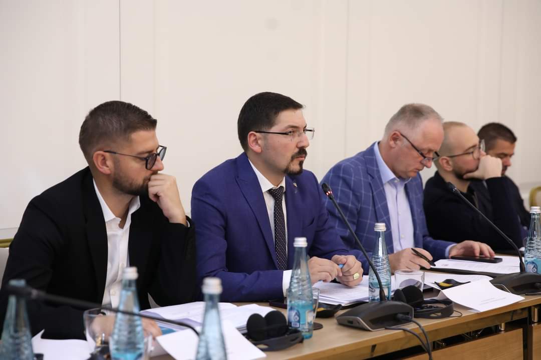 ⚖️ @iKomiteti bëri bashkë në një tryezë diskutimi përfaqësues të shoqërisë civile, medias, KQZ-së dhe Prokurorive. 
🗳️ Prokuroritë duhet të rrisin hetimet pro-aktive, efektive dhe të gjithëanshme, ndërkohë që referimet e policisë nuk duhet të jenë selektive.
#integritetizgjedhor