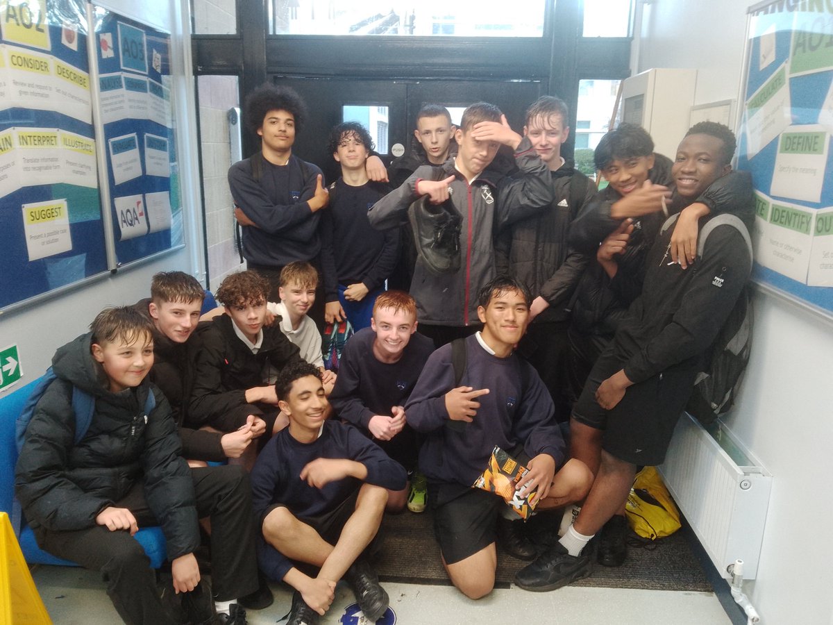 @thewavellschool The Year 10 Boys Football team beat Amery Hill 3-0 in typically British weather ☔🚣⚽

Thank you to all students who played 😊