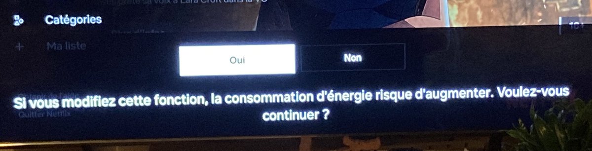 DementedCaro's tweet photo. @SamsungTV can you explain why is this so luaus popping up on my screen while I do nothing special? https://t.co/kWpqJh03Uz