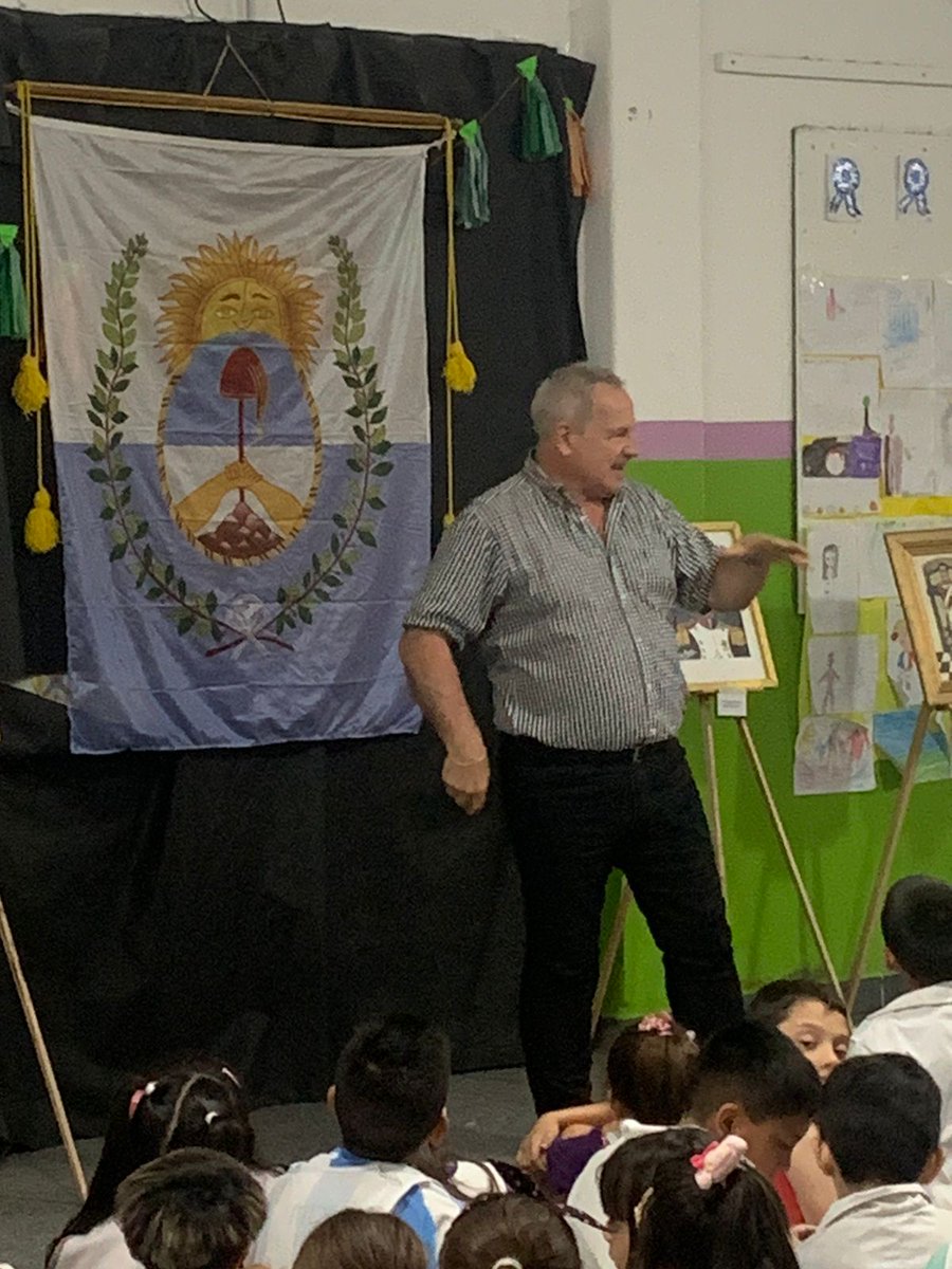 JoseAlessi's tweet photo. Visitamos la EEPN° 27 de #Dominico para compartir la Muestra "José de San Martín. Miremos la historia". 
Los chicos aprendieron más sobre nuestro Libertador, preguntaron e interactuaron con elementos de su historia y su recorrido.
Gracias a la comunidad educativa por recibirnos! https://t.co/zcX1mXHk0t