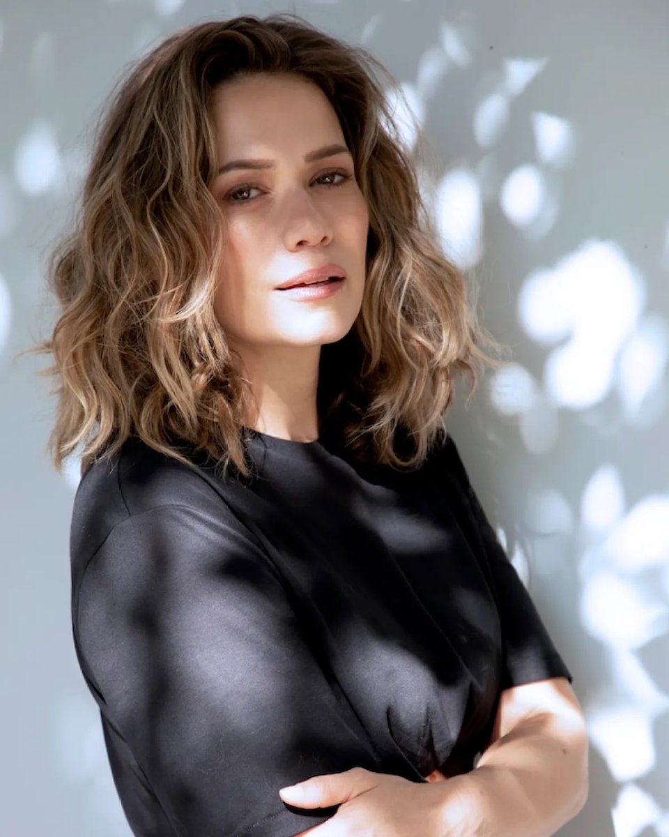 bjlsource's tweet image. Bethany Joy Lenz for Variety