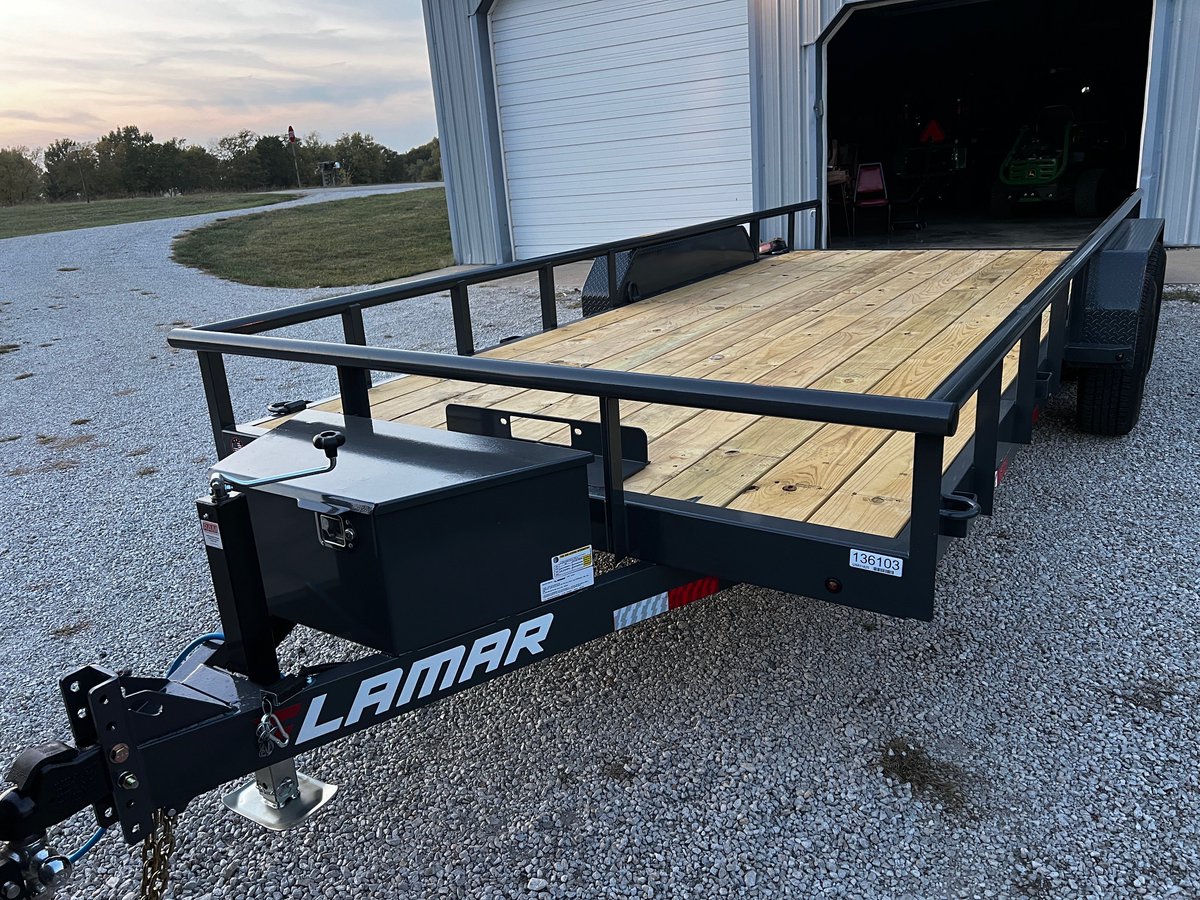 Trailer_decking's tweet image. Our premium Apitong Oil wood stain is in a class all its own! ExoShield Apitong Oil provides top notch protection to your trailer deck! #ApitongOil #ExoShield #Trailerdecking