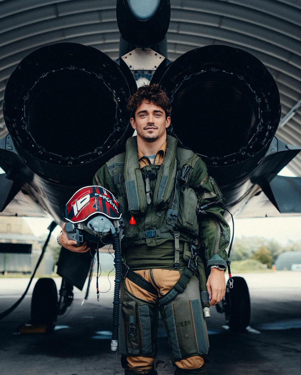 leclercsletters's tweet photo. PILOT CHARLES LECLERC. I AM SO OBSESSED EKEMKSMDKEMS https://t.co/uD5RuCEWxR