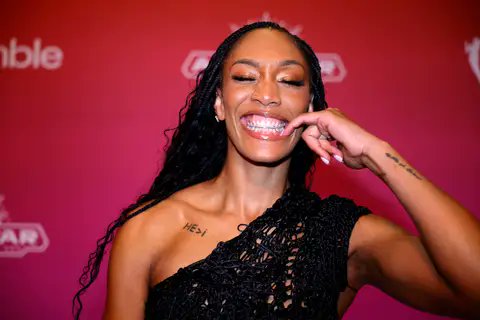 GamecockFr's tweet photo. 🏀 SC WBB
Hey Gamecocks fams☺️ une big news venant de Columbia 🗣️ 
Après une carrière accomplie à SC et une carrière pro (en cours hein) incroyable, le maillot #22 d'A'ja Wilson sera retiré et trouvera sa place au plafond de CLA 🔥 It's time to give her 💐 https://t.co/9BwFDwJTbY