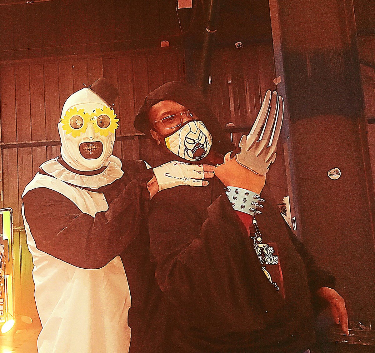 MrGrimezReal's tweet photo. Clown Trouble!
@ftlohorror
@damienleone
@TerrifierFilm
#MrGrimezPoetWarrior #ArtTheClown #ArtTheClownCosplay #Terrifier #AllHallowsEve #NinjaClaw #NinjaStyle #Ninja #ForTheLoveOfHorror #ForTheLoveOfHorror2024 #MonopolyEvents #Manchester #VHS #VHSQuality #Multiverse https://t.co/CJJn1gj3sm