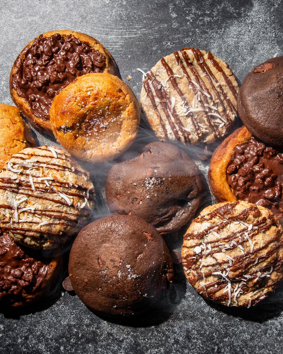 We took your favorite candy bars, threw them in a caldron, cast a spell, and made them into devilishly good cookies 😈

The drop:
Three Of Cups (Reese’s)
Don’t Drop The Ball (Butterfinger)
Chump Change (100 Grand)
Happy Happy Joy Joy (Almond Joy)

PS, they're limited edition