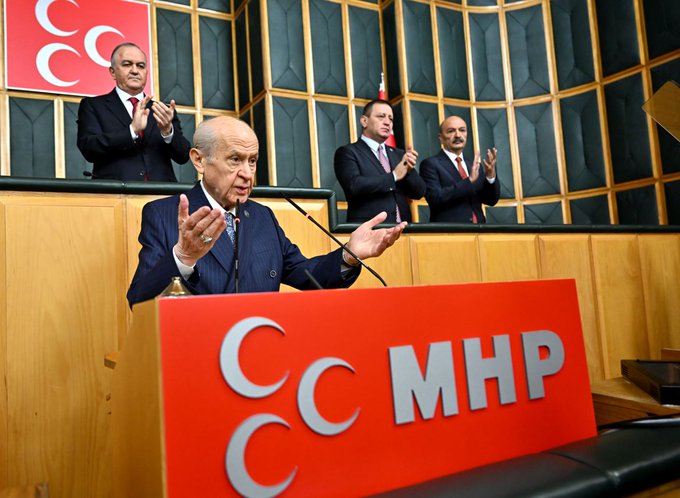 13 Türkçü dernekten ortak açıklama: 

"Atatürk'ün Türk milletine seslendiği kürsüye terörist başı çıkarılırsa her türlü eylem hakkımızı kullanacağız"