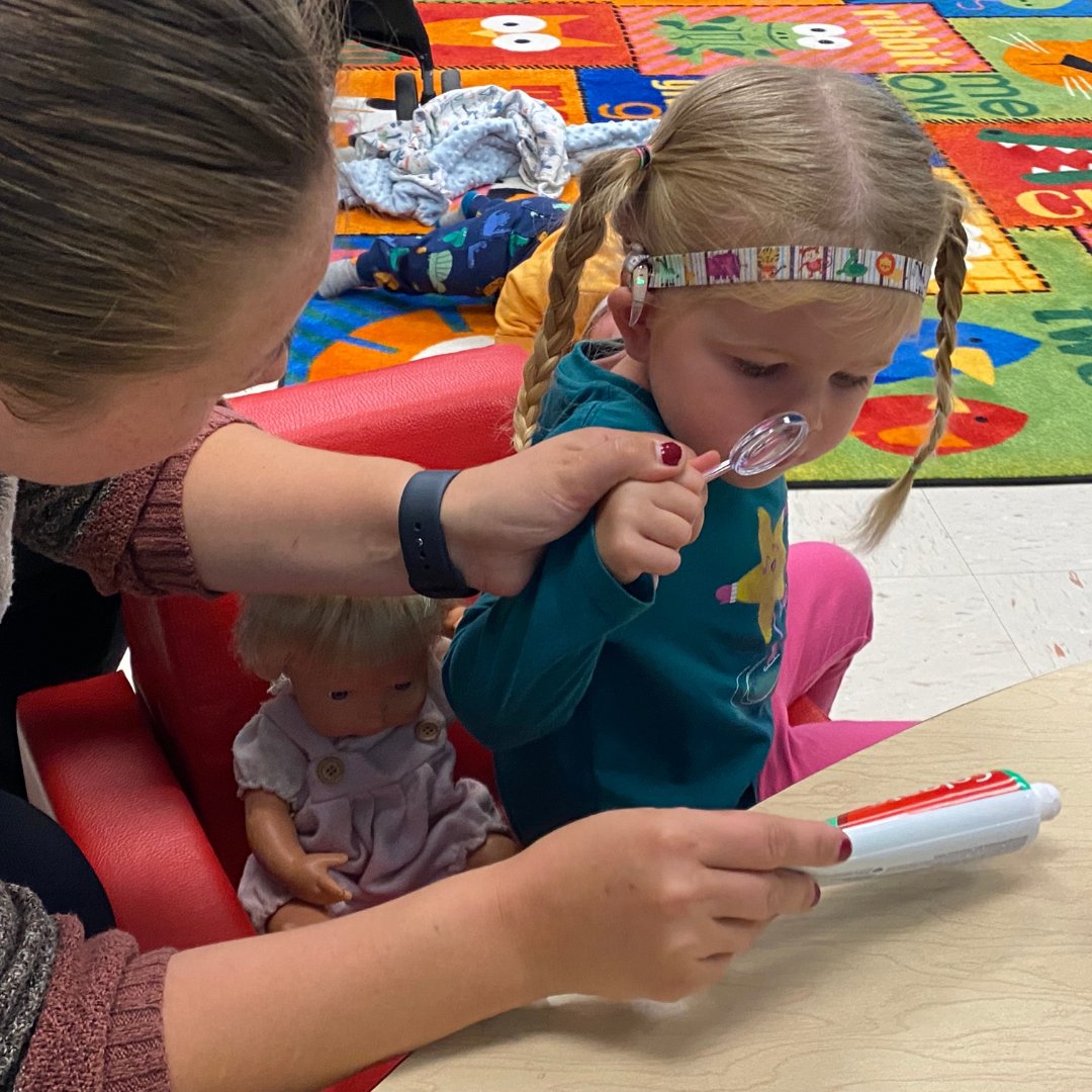 NYSD1817's tweet image. NYSD Parents &amp;amp; babies in our SEEDS #DeafInfantProgram explored the world through play in a language-rich environment. Parents join playgroup weekly &amp;amp; learn communication &amp;amp; educational tools to use at home with their little ones when not at Fanwood. #BilingualEducation #ASL