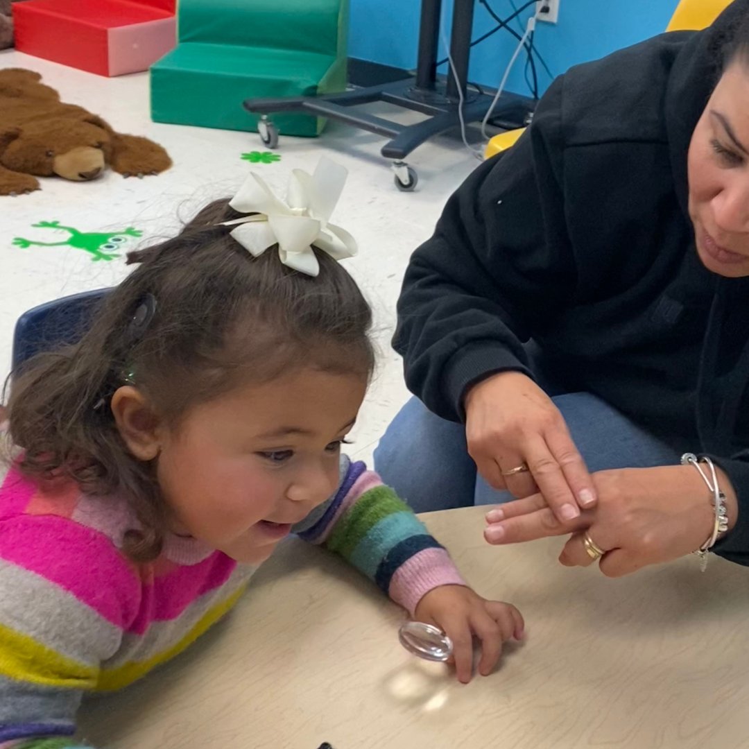 NYSD1817's tweet image. NYSD Parents &amp;amp; babies in our SEEDS #DeafInfantProgram explored the world through play in a language-rich environment. Parents join playgroup weekly &amp;amp; learn communication &amp;amp; educational tools to use at home with their little ones when not at Fanwood. #BilingualEducation #ASL
